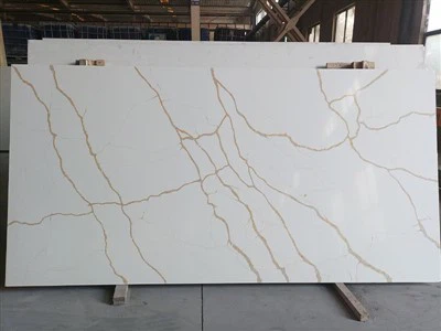 Kuarsa Sempurna Berbingkai Emas